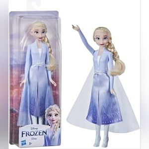 Disney Frozen 2 Elsa Shimmer Travel 11" Fashion Doll. Brand New in Box.